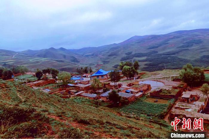 青海“山梁村民”下山记：异地开饭馆致富有“密码”