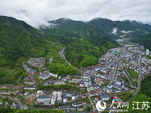 航拍留坝县全貌。人民网 记者王继亮摄