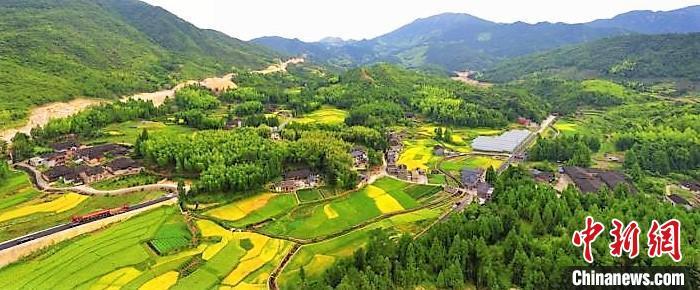 柘荣县绸岭风光。　 吴霖　摄