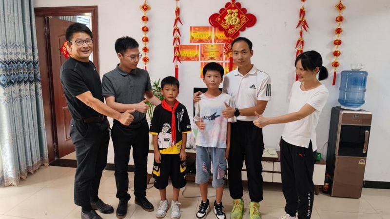 关爱走访活动。