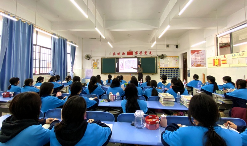 课堂授课。