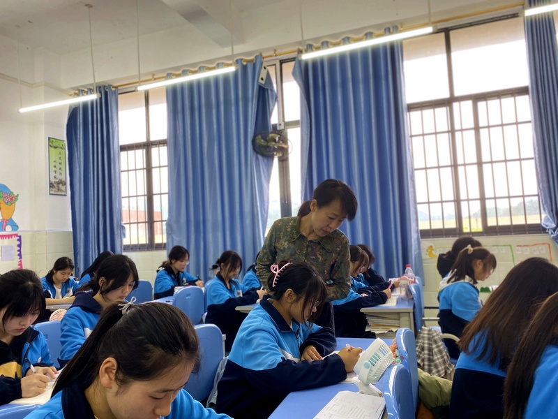 课堂授课。