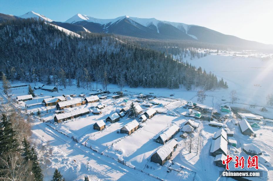 新疆白哈巴景区：绝美冬景宛如童话世界
