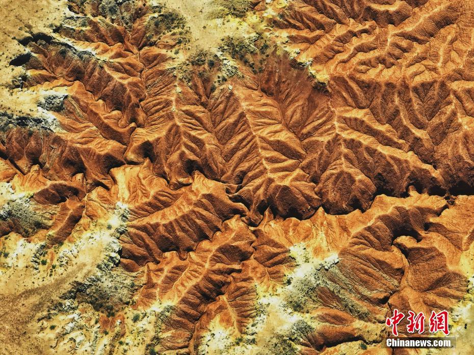 内蒙古乌兰察布：红崖台地沟壑纵横宛如大地“脉络”