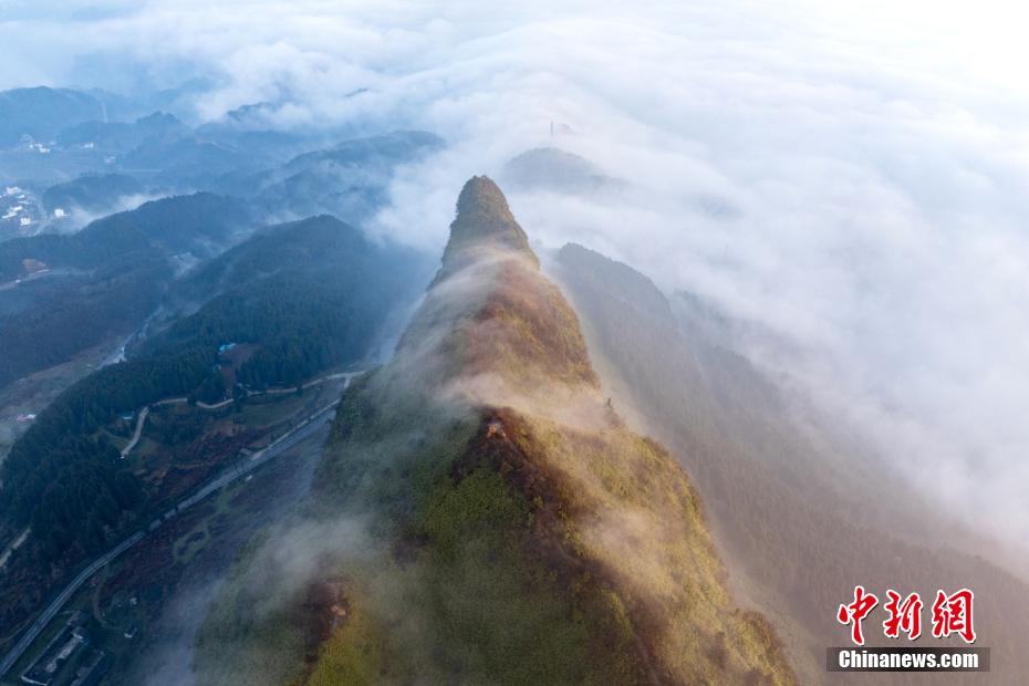 重庆南川出现云瀑景观