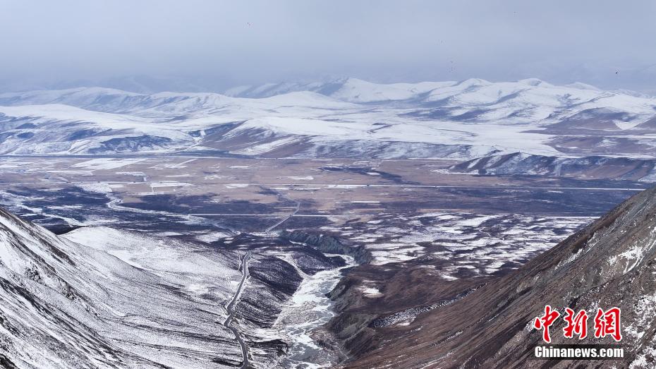 航拍祁连山脉东段最高峰——岗什卡雪峰