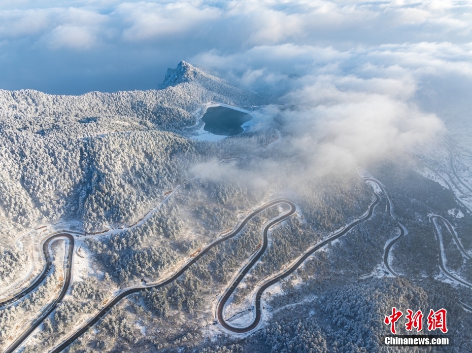 雪后太子尖流云飞瀑似仙境 云海与朝阳交相辉映