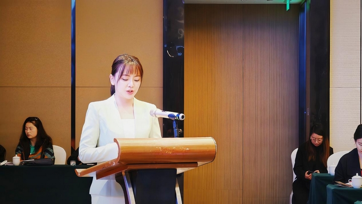 安顺相关部门作招商推介。