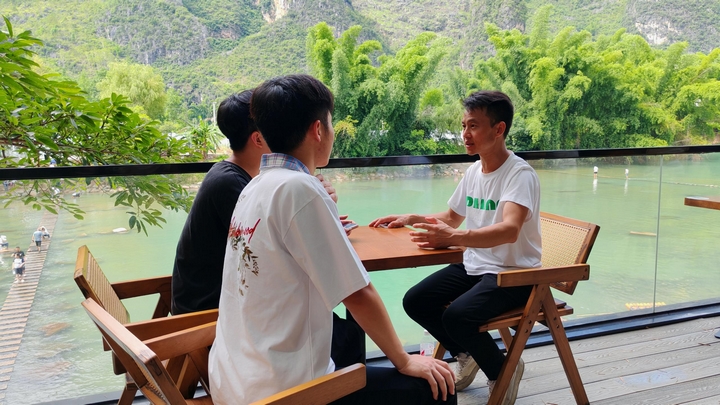 实践团成员于大小井风景名胜区调研。.jpg