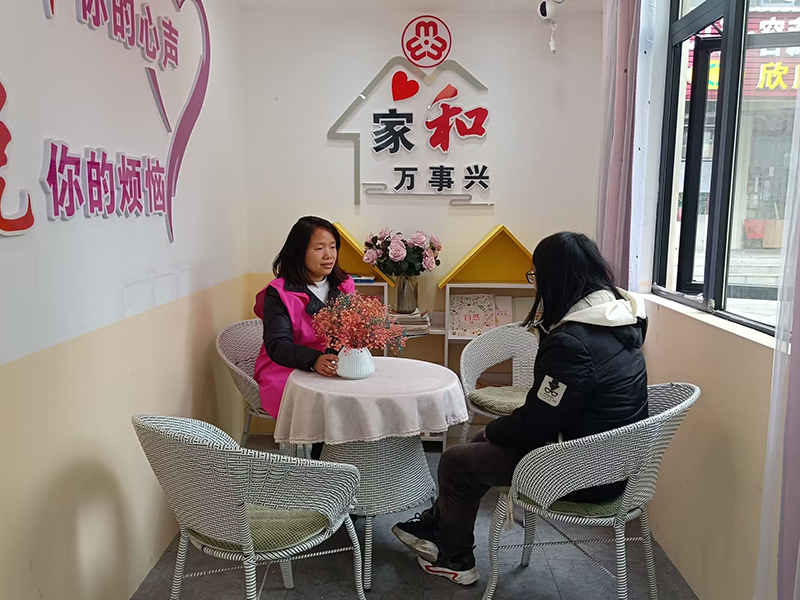 英姐来帮忙工作室为群众排忧解难。
