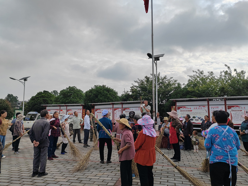 东西部协作资金注入活水 干群发力让村庄旧貌焕新颜。