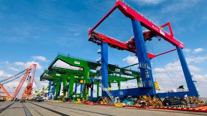 “中国造”从长江发货 引航员为大国“重”器远航引路守望